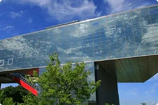 写真：秋田ふるさと村（秋田県立近代美術館、ワンダーキャッスル〈アスレチック〉、星空探検館スペーシア〈プラネタリウム〉）