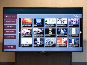 写真：40インチ壁掛TVを完備