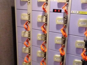 浴場入口のロッカー