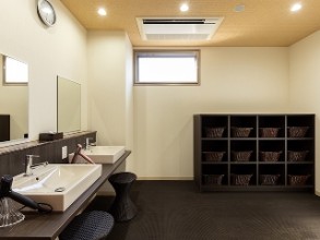 脱衣所も広々