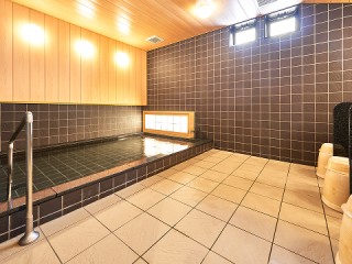写真：疲れを癒す大浴場完備