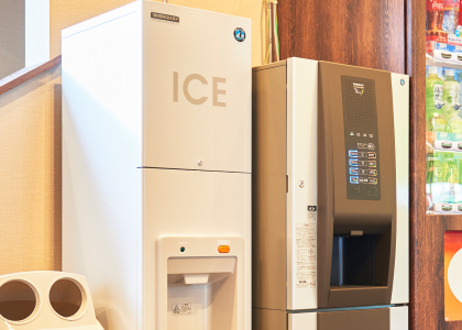 写真：製氷機と給茶機