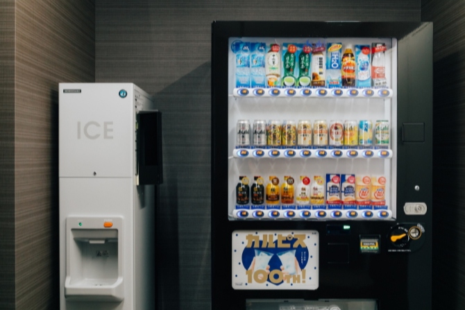 製氷機と自動販売機