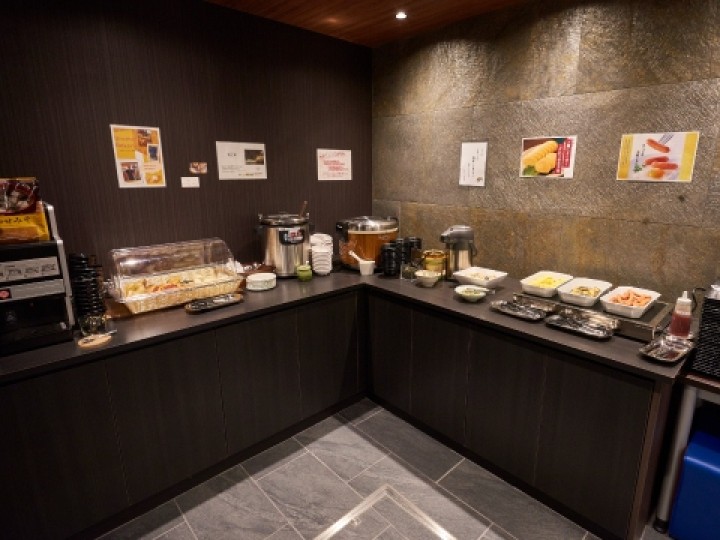 炊きたてご飯の和朝食＆夜は無料のカレーサービス