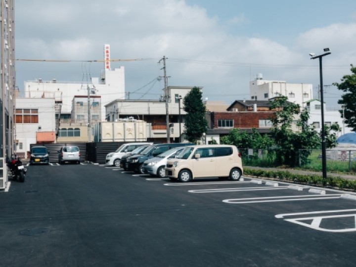 無料駐車場45台完備