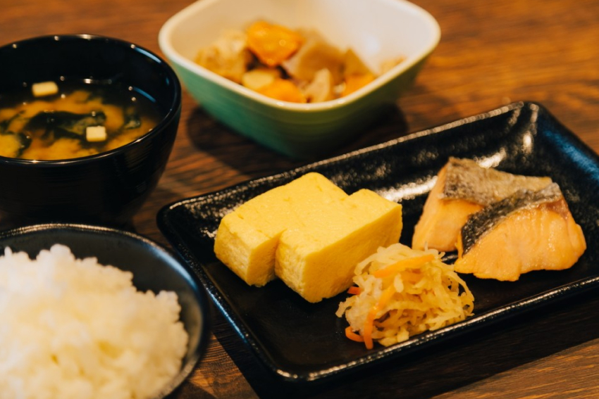 朝食