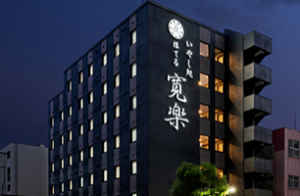 写真：外観（夕景）