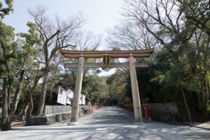 枚岡神社：ザ・セレクトン東大阪長田駅前